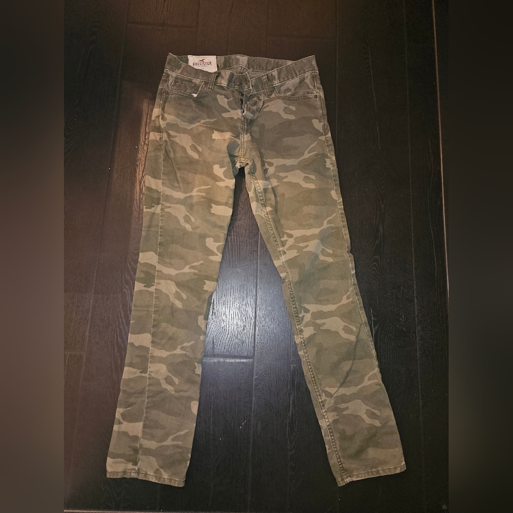 Hollister camo print pants